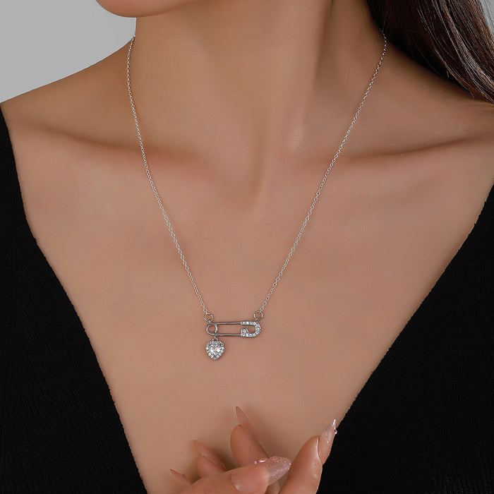 Wholesale New paper clip heart-shaped pendant necklace with a light luxury and niche collarbone chain accessory design