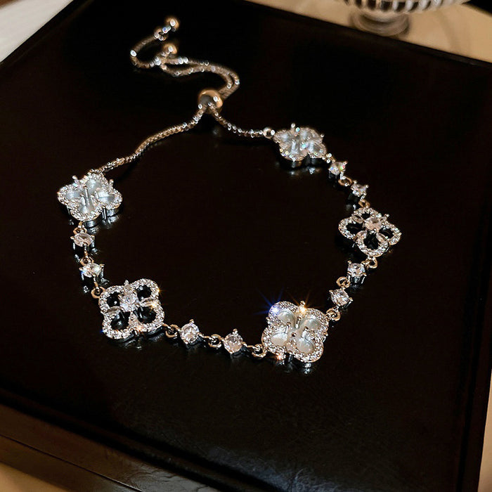 Wholesale Four petal zircon flower bracelet with light luxury temperament, new bracelet accessories