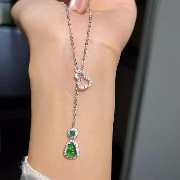 Wholesale Sparkling diamond hollow necklace, light luxury pendant, versatile collarbone chain