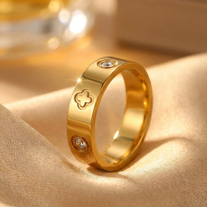 Wholesale Waterproof Stainless Steel Four-Leaf Clover Ring and Bracelet Set with Diamonds
