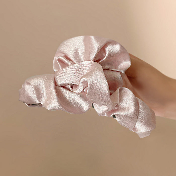 Wholesale Flash pleated grip satin high-end feel, shark clip at the back of the head, simple hair clip, fashionable headwear