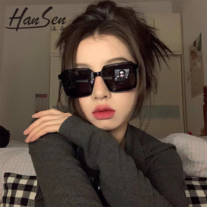 Wholesale Trendy and personalized sunglasses for women's street photography, concave styling, sunscreen sunglasses, same style fashion glasses