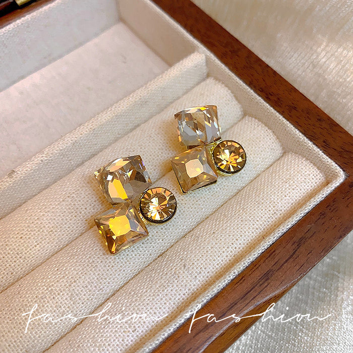 Wholesale Silver needle earrings, light luxury ear accessories, new niche and unique earrings