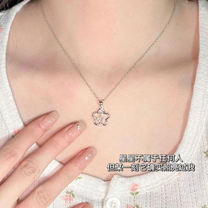 Wholesale New pentagram pendant with niche design, light luxury hollowed out star necklace, sweater, collarbone, necklace