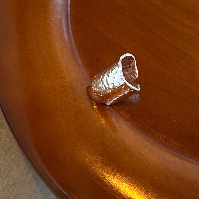 Wholesale A niche and unique resin ring with a cold and conspicuous opening, copper electroplating with versatile rings for women