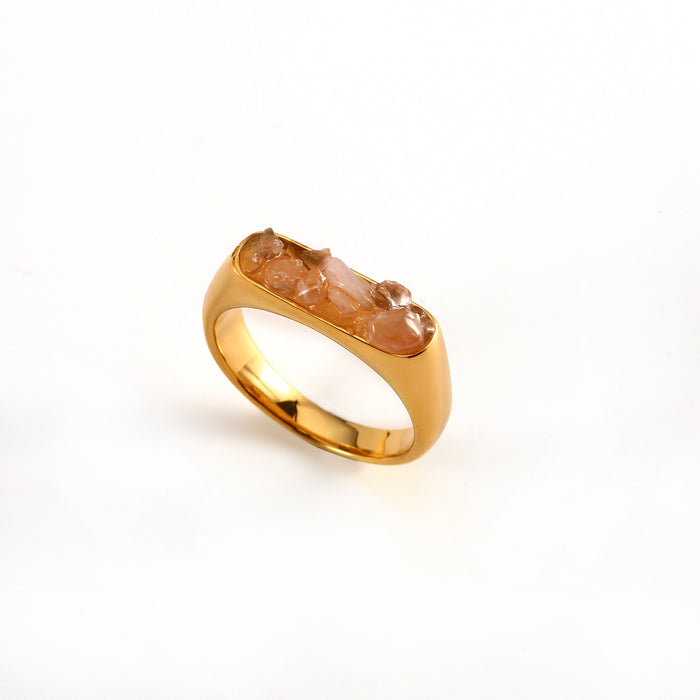 Wholesale Original design: Gold stainless steel inlaid with natural crushed stone ring, fashionable and trendy, multi colored jewelry wholesale