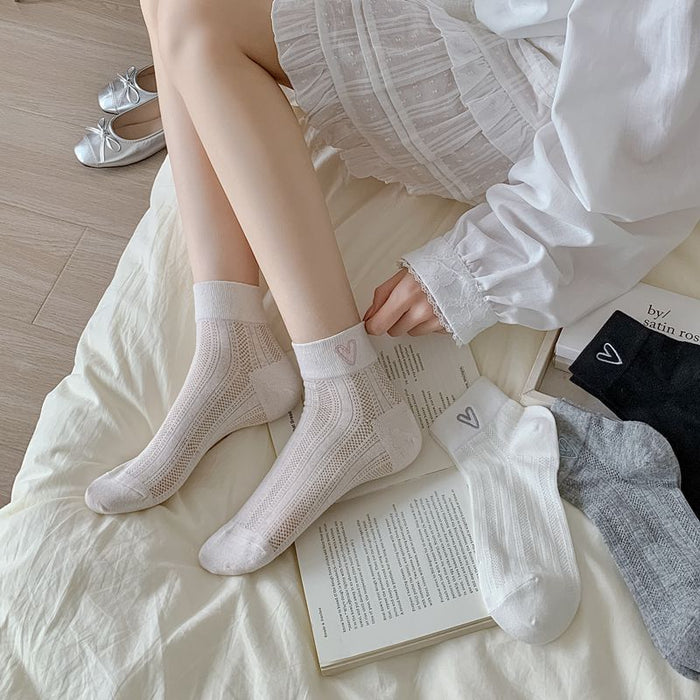 Wholesale New mesh breathable heart-shaped embroidered simple socks versatile short tube women's socks
