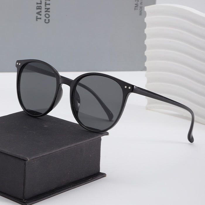 Wholesale Fashionable retro sunglasses, sunglasses, sunscreen and UV resistant glasses