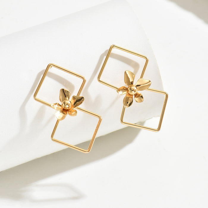 Wholesale Fashionable dangling earrings are elegant, simple, and fashionable. Flower earrings are lightweight and do not fall off the ears