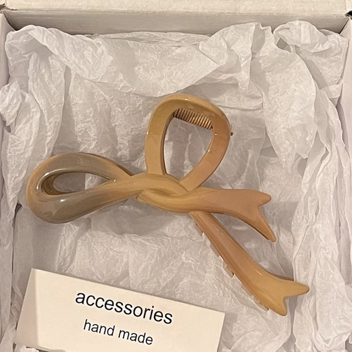 Wholesale Bow shaped acrylic hair clip for women's hair accessories with a high-end feel. Back of the head hair clip with a large shark clip