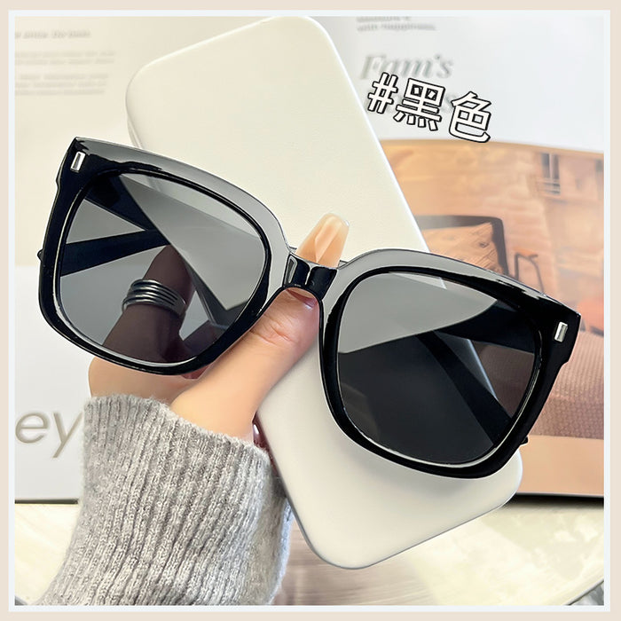 Wholesale Sunglasses for women, UV resistant polarizing lenses, ultra light and trendy men's sunglasses