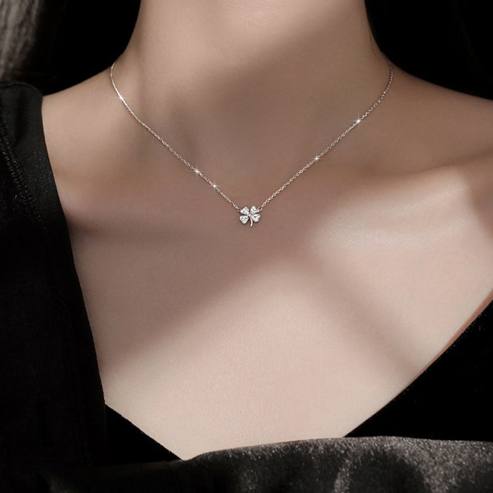 Wholesale Silver clover necklace, niche luxury new lucky leaf pendant necklace