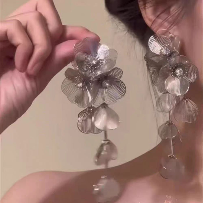 Wholesale Vintage metallic floral tassel earrings with a light luxury and high-end feel, niche design temperament, versatile and long earrings