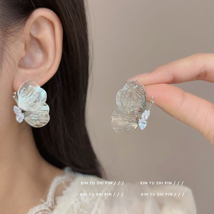 Wholesale Sparkling diamond dynamic hollow butterfly tassel earrings, light luxury temperament, high-end feeling, niche earrings, exaggerated earrings