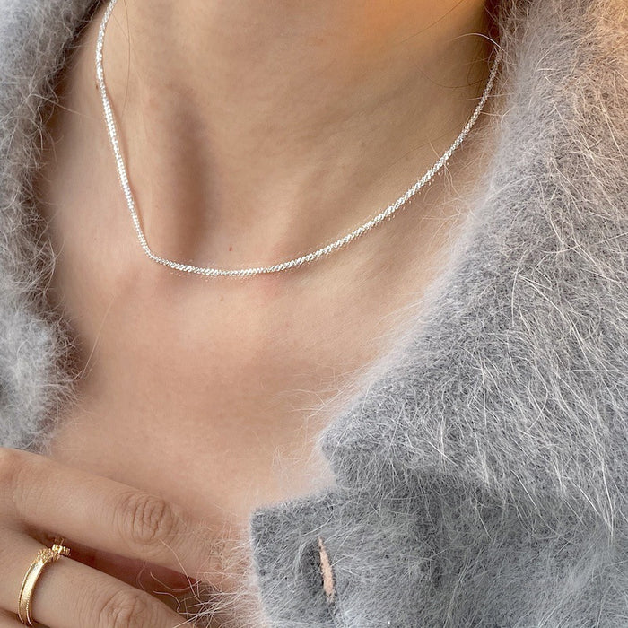 Wholesale Small niche silver collarbone chain, plain chain necklace, bare chain