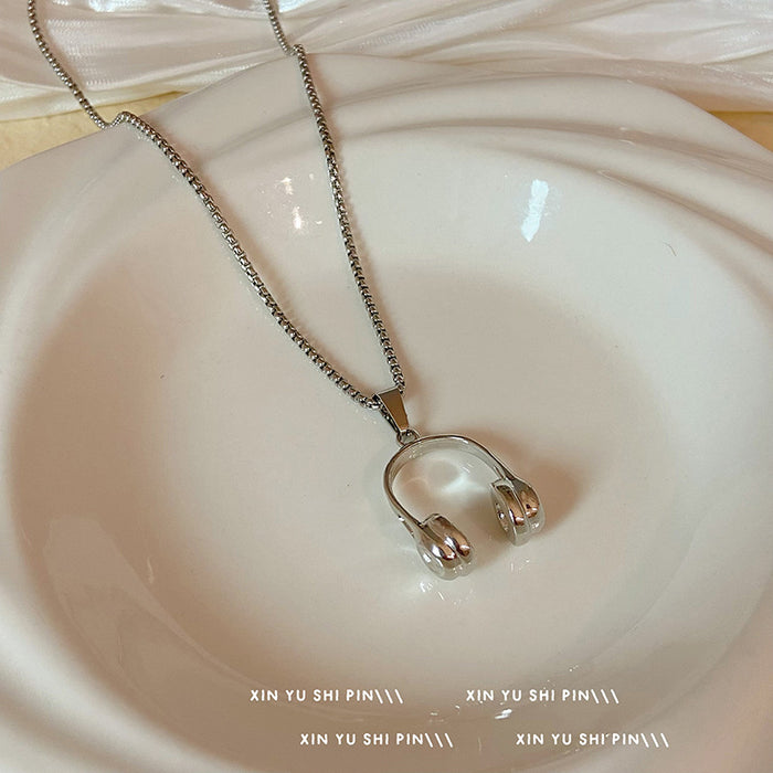 Wholesale Vintage headphone shaped pendant necklace, new versatile and high-end necklace