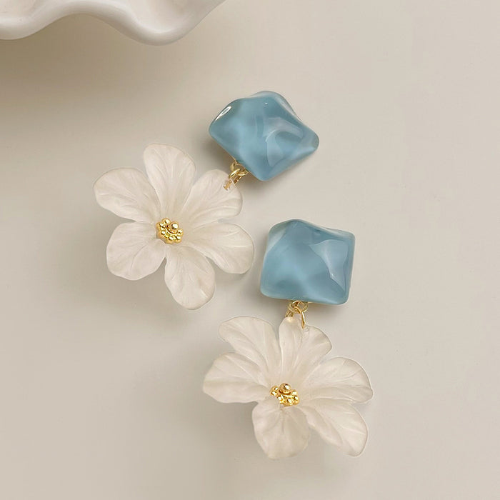 Wholesale Acrylic White Flower Earrings Women's Niche Fashion Earrings