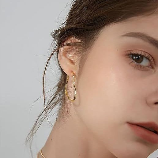 Wholesale Vintage Twisted Love Earrings, Fashionable Charm Earrings, Silver Needles, High Grade Ear Accessories