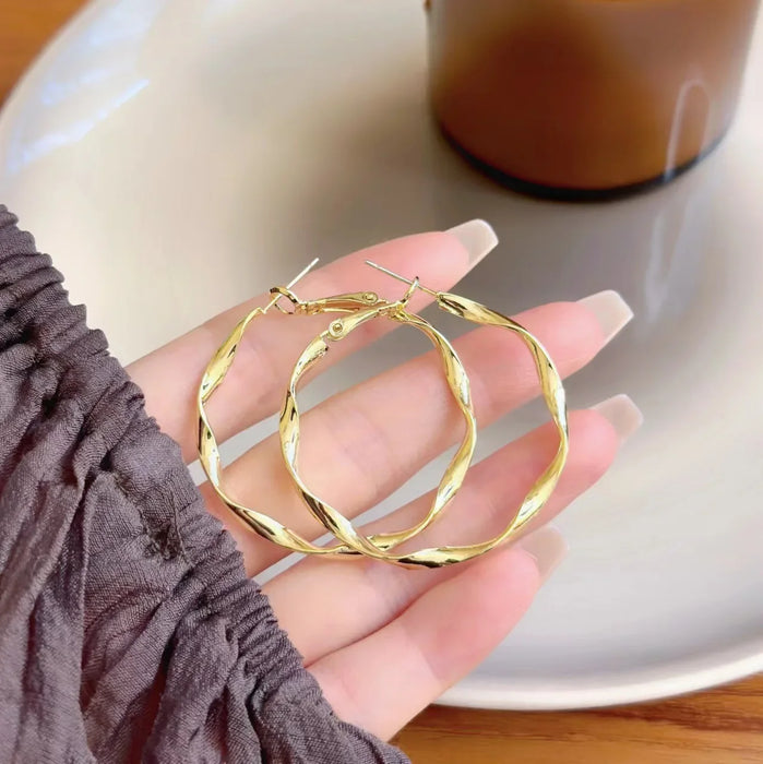 Wholesale Simple temperament, personality, light bending, large circle earrings