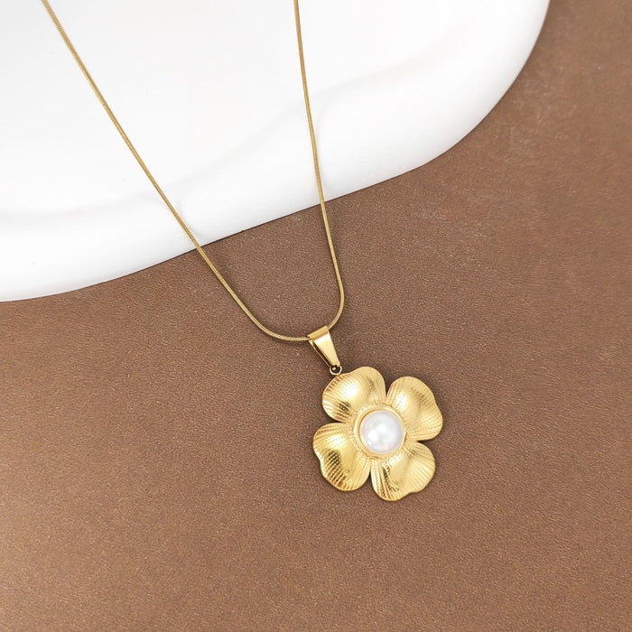 Wholesale Small and exquisite high-end stainless steel necklace, light luxury, exquisite design, gold necklace wholesale