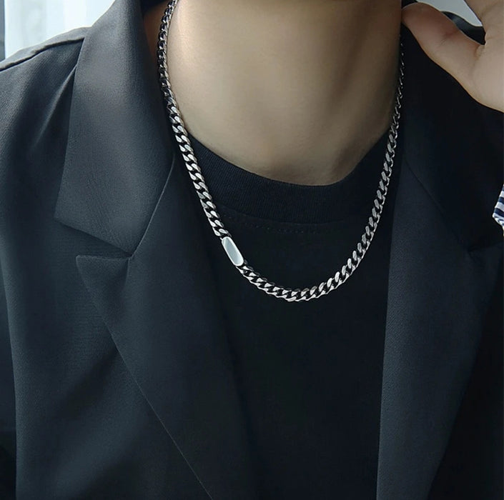 Wholesale Titanium steel light luxury necklace bracelet, men's and women's short collarbone chain, simple and cool style