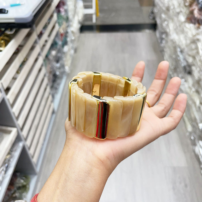 Wholesale New fashionable women's fashion acrylic fish scale shaped bracelet