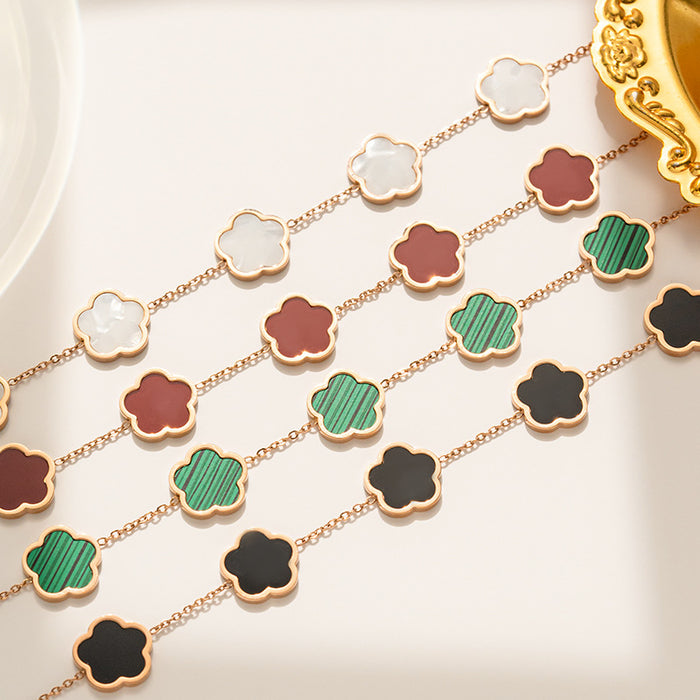 Wholesale Flower titanium steel necklace, female niche pendant, collarbone chain, fashionable temperament necklace