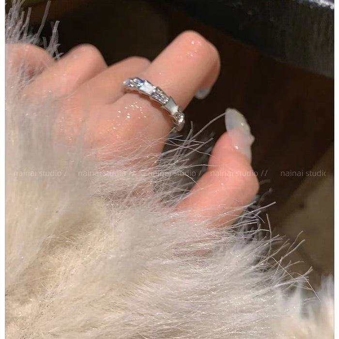 Wholesale The ring is set with diamonds and has a high-end feel, light luxury, and niche design. The index finger ring has an adjustable opening