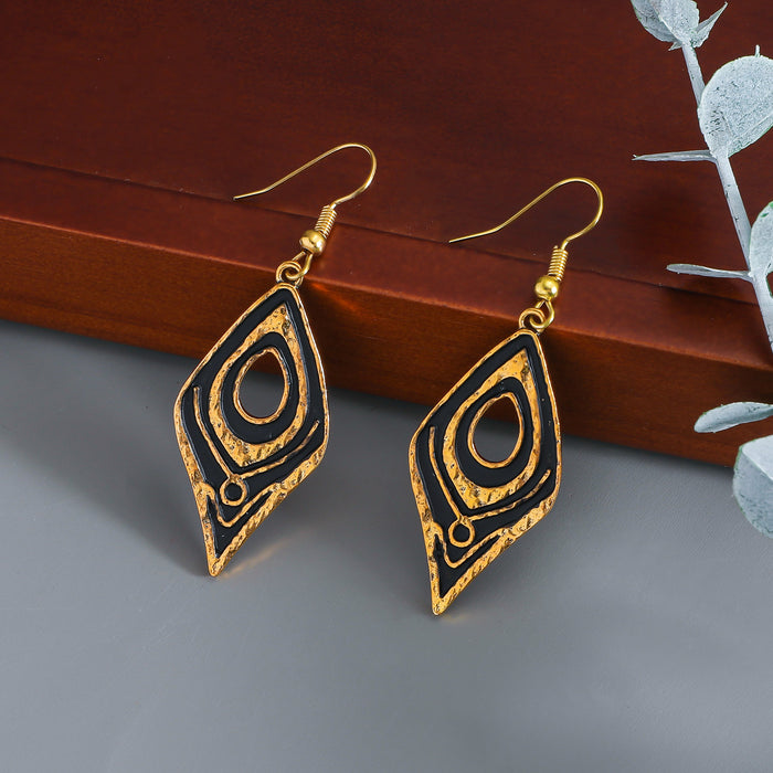 Wholesale New fashionable and versatile high-end creative hollow square earrings, simple women's earrings