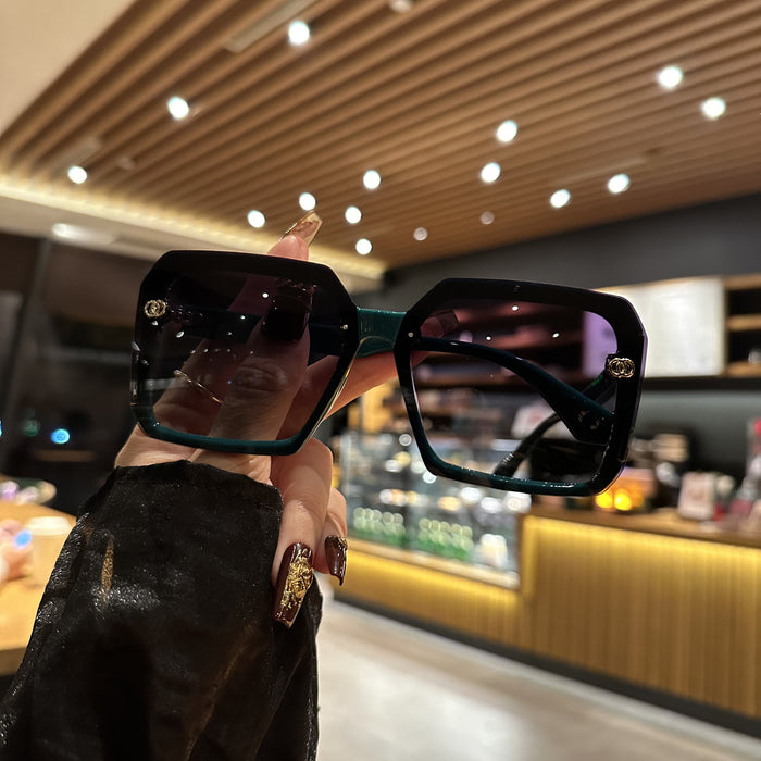 Wholesale Classic and fashionable sunglasses, fashionable and personalized UV resistant sunglasses