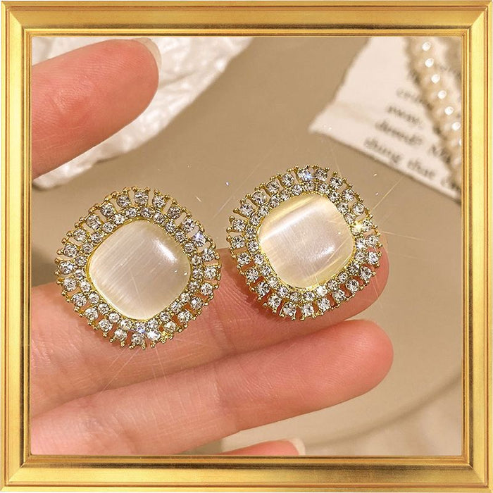 Wholesale Premium, light luxury pearl ear clip, retro temperament, fashionable and ear hole free ear clip