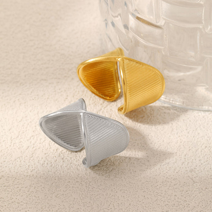 Wholesale Elegant design with textured openwork  a unique and minimalist stainless steel ring
