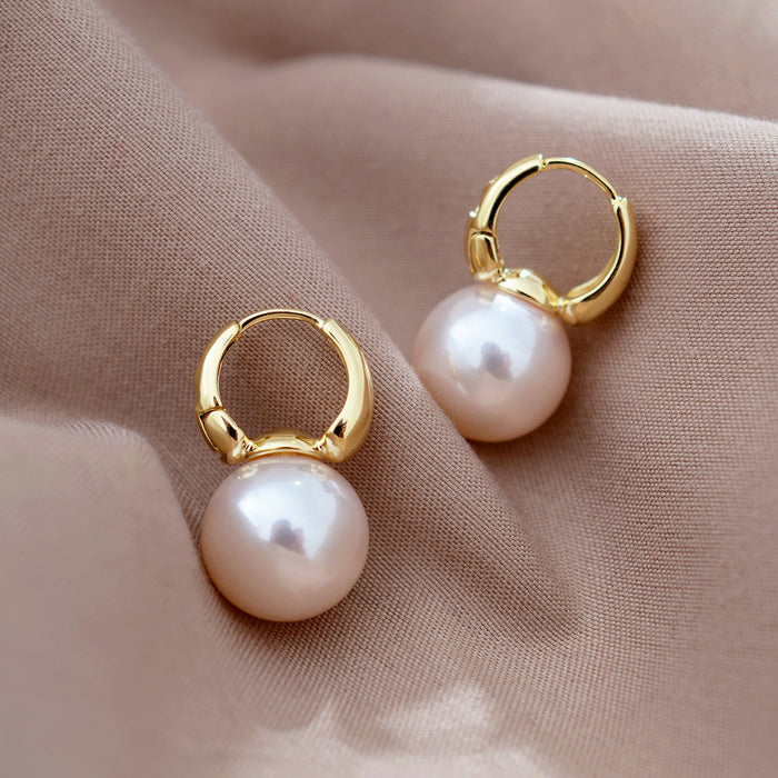 Wholesale Vintage and elegant pearl earrings with earrings and buckles, elegant temperament. Small pearl earrings and earrings