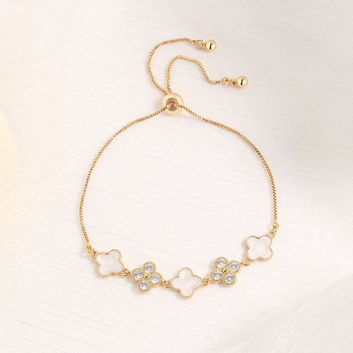 Wholesale Three leaf clover bracelet, niche, high-end, simple, fashionable, shell