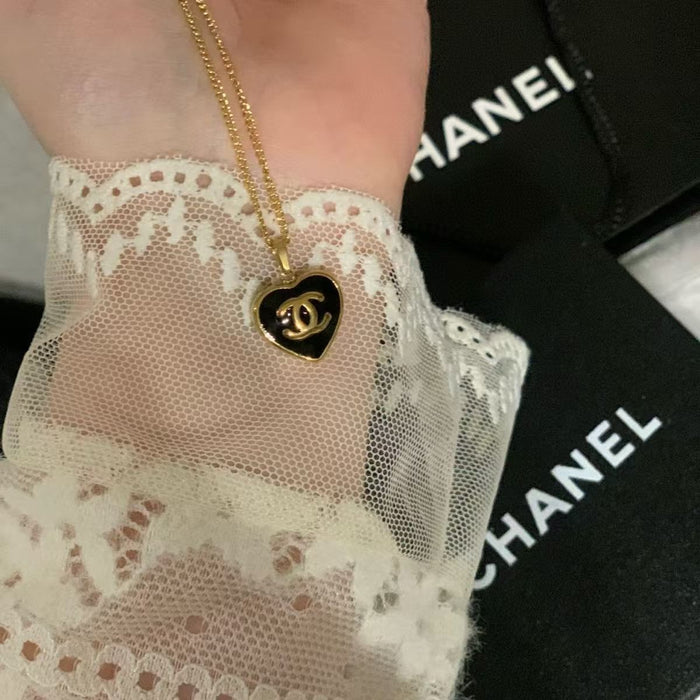 Wholesale Niche fashion versatile simple heart-shaped pendant