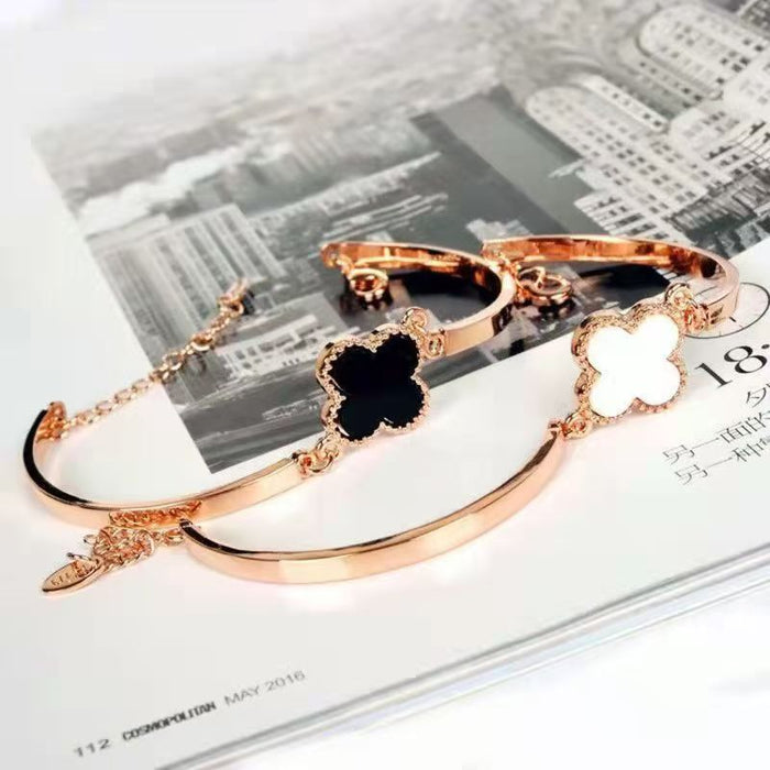 Wholesale Lucky Clover Bracelet Trendy Handpiece