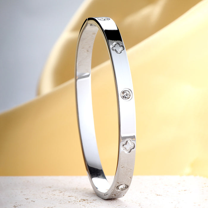 Wholesale Six-diamond four-flower zircon titanium steel bracelet