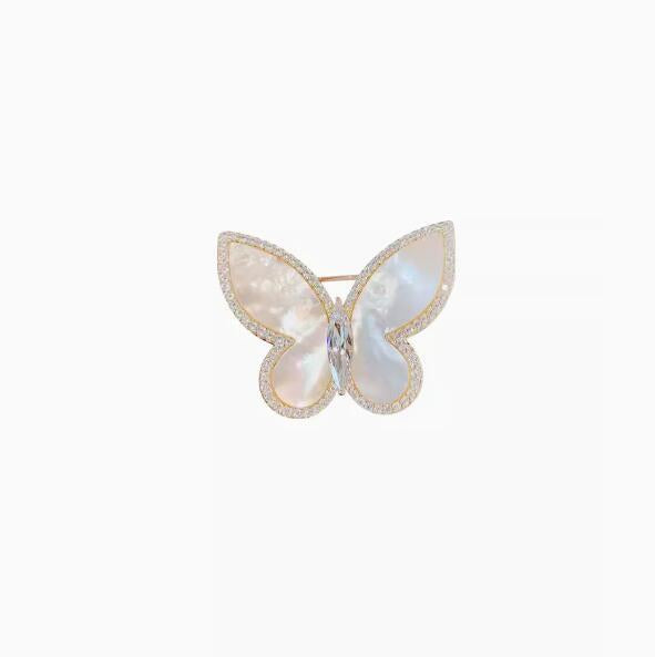 Wholesale Exquisite natural butterfly brooch, niche and elegant pin souvenir