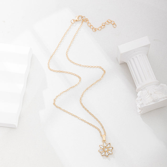 Wholesale Jewelry Fashion Alloy Diamond Pendant, Small and Versatile Flower Necklace
