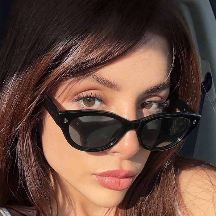 Wholesale Retro Square Sunglasses for Women Trendy UV400 Black Frame Gray Lens Fashion Accessory