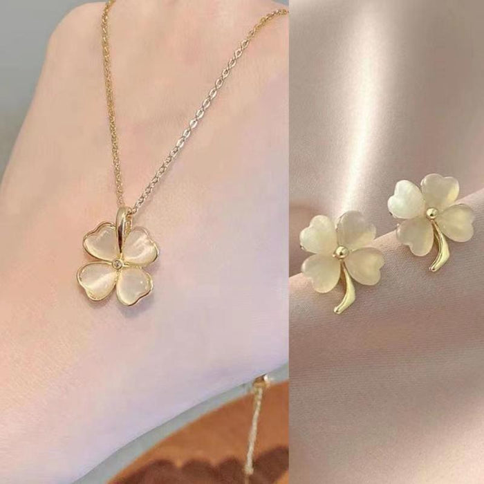 Wholesale Four leaf clover genuine gold electroplated collarbone necklace