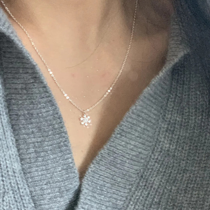 Wholesale Zircon Snowflake Necklace Women's Simple Commuter Pendant Collarbone Chain