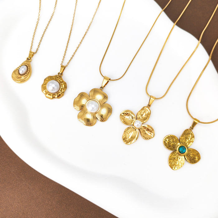 Wholesale Small and exquisite high-end stainless steel necklace, light luxury, exquisite design, gold necklace wholesale