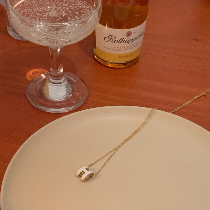 Wholesale Letter pendant necklace, women's niche high-end design, necklace, collarbone chain accessories