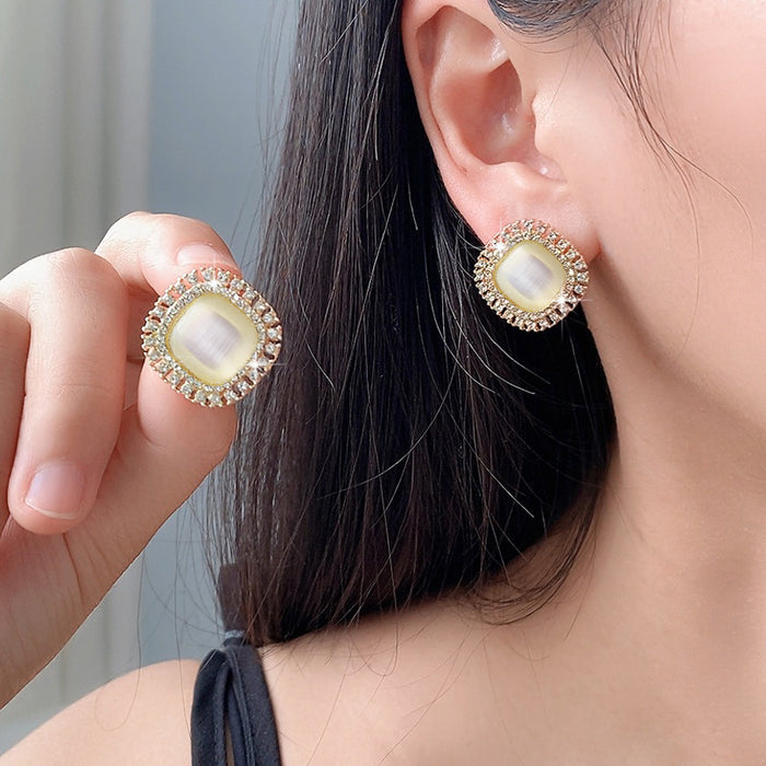 Wholesale Water Diamond Retro Earrings, High Design Earrings, Light Luxury Charm Earrings