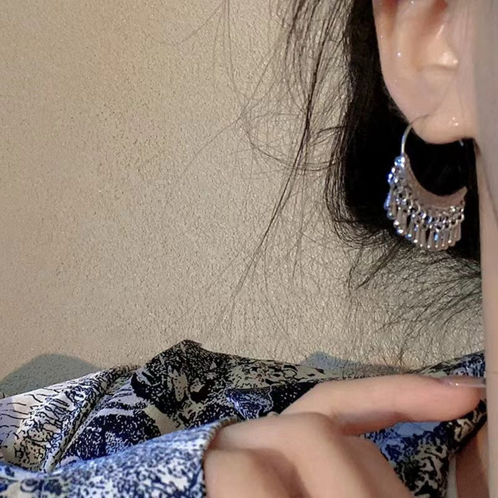 Wholesale Advanced and luxurious design with short tassel ear hooks, stylish and versatile, simple earrings