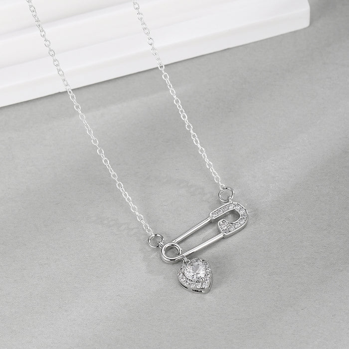 Wholesale New paper clip heart-shaped pendant necklace with a light luxury and niche collarbone chain accessory design