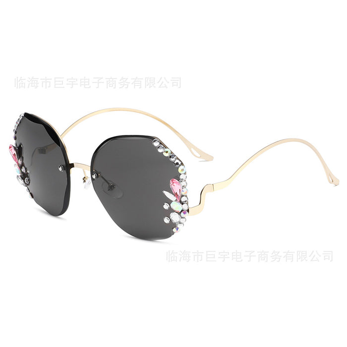Wholesale New fashionable diamond studded frameless cut sunglasses with UV protection and slimming effect