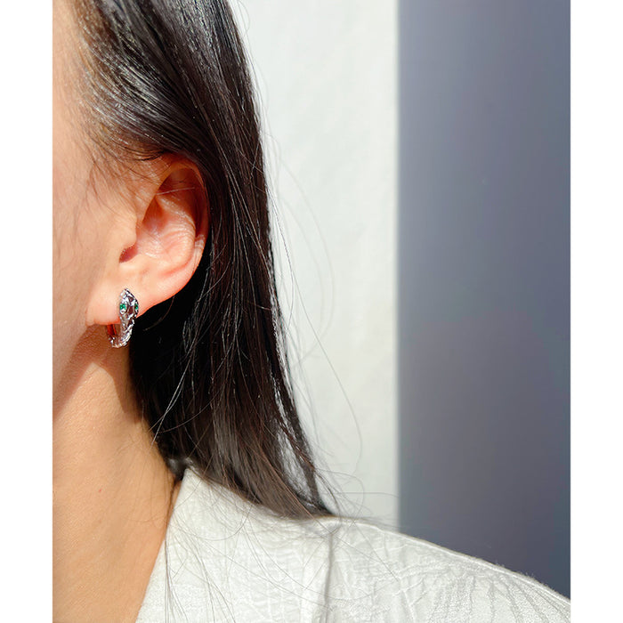 Wholesale Unique and niche personality snake earrings, green zircon eyes, snake shaped ear buckles