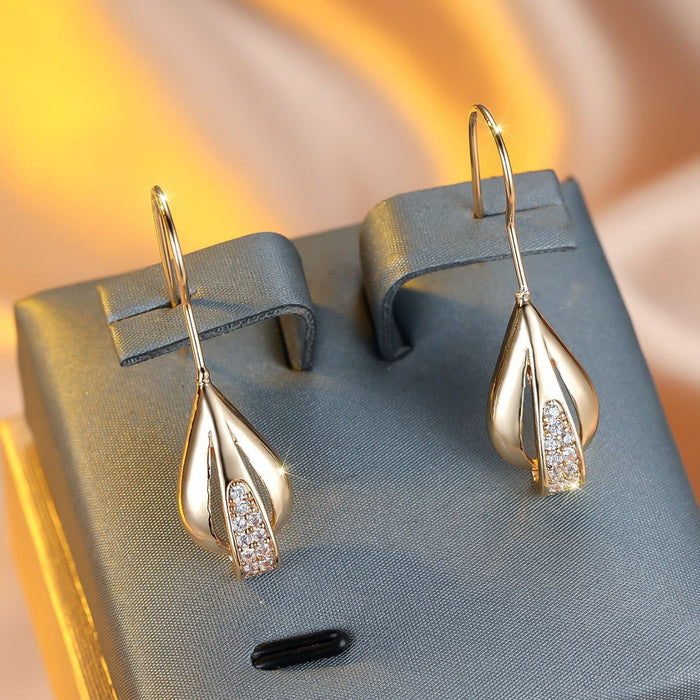 Wholesale New Fashionable Earrings Champagne Gold and White Diamond Water Drop shaped Earrings